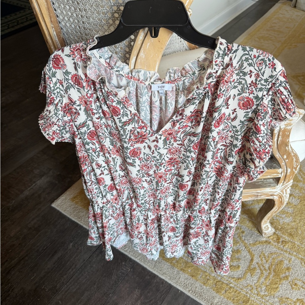 VOY Women’s Plus Size Red and White Floral Blouse